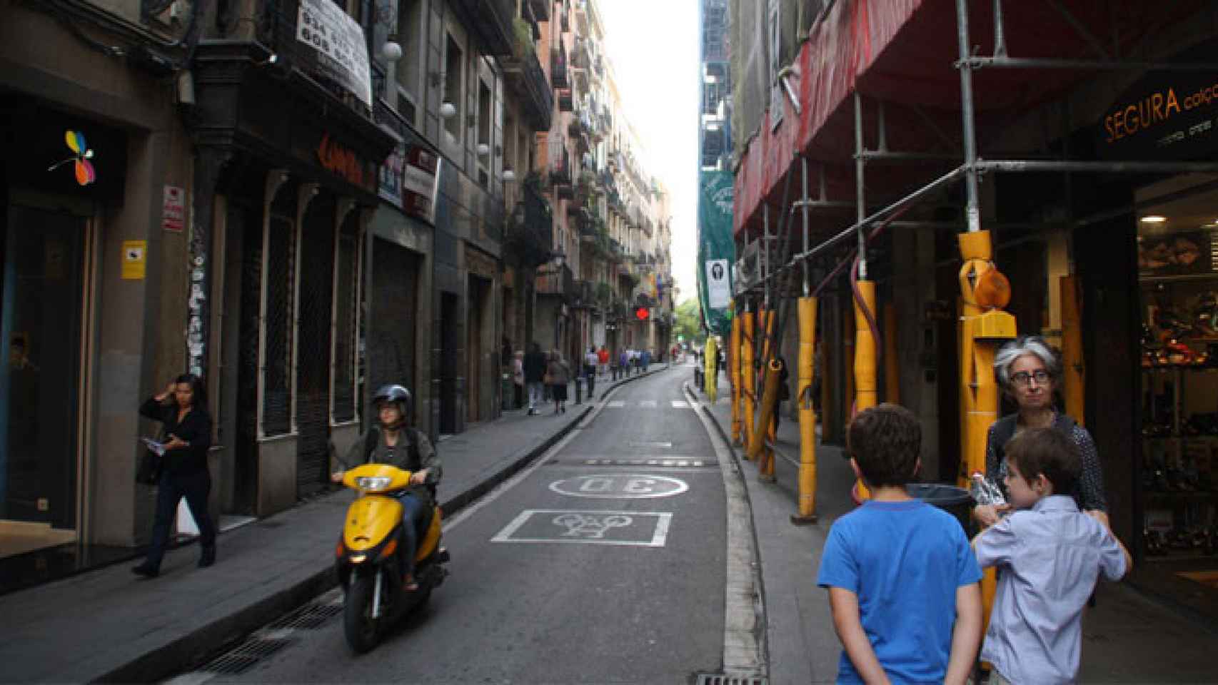 Imagen de la calle del Carmen, uno de los ejes comerciales del distrito de Ciutat Vella de Barcelona / CG
