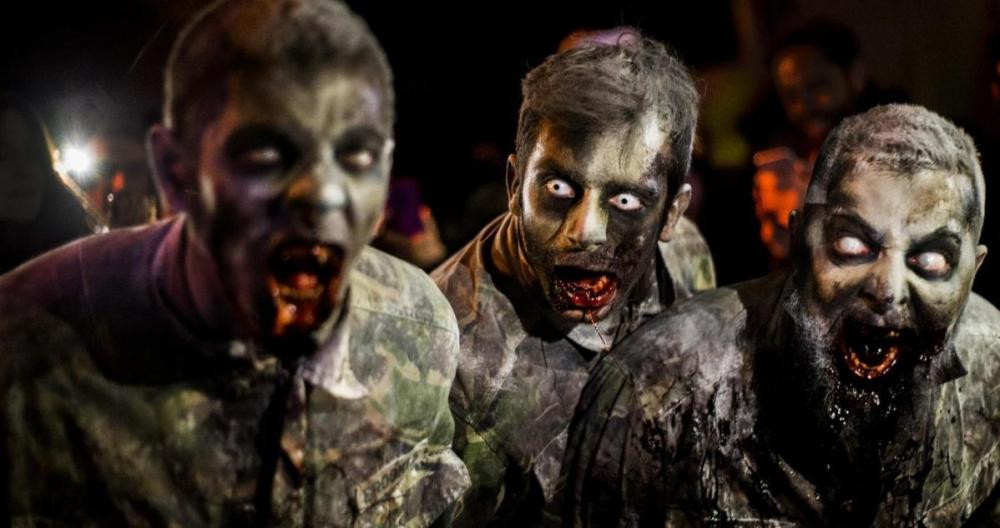 Espectáculo 'zombi' en Horrorland / HORRORLAND