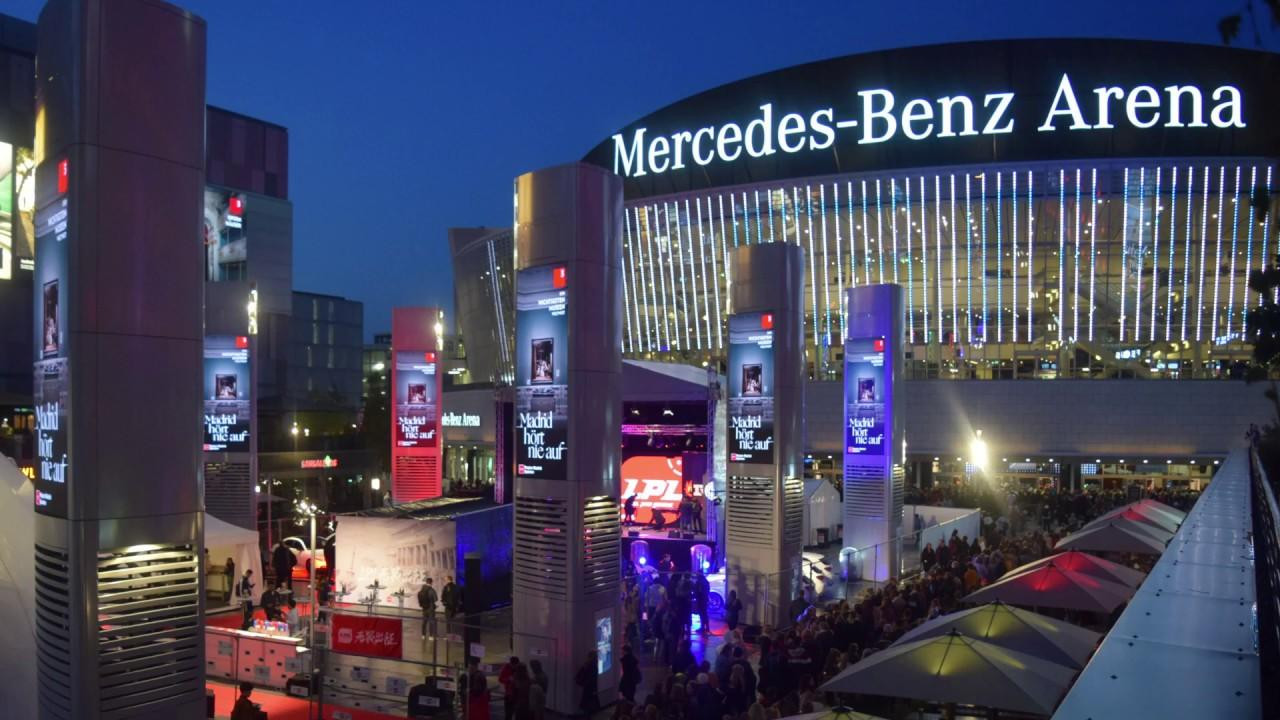 Madrid se promociona en las inmediaciones del estadio Mercedes-Benz de Berlín / SEPTEMBER