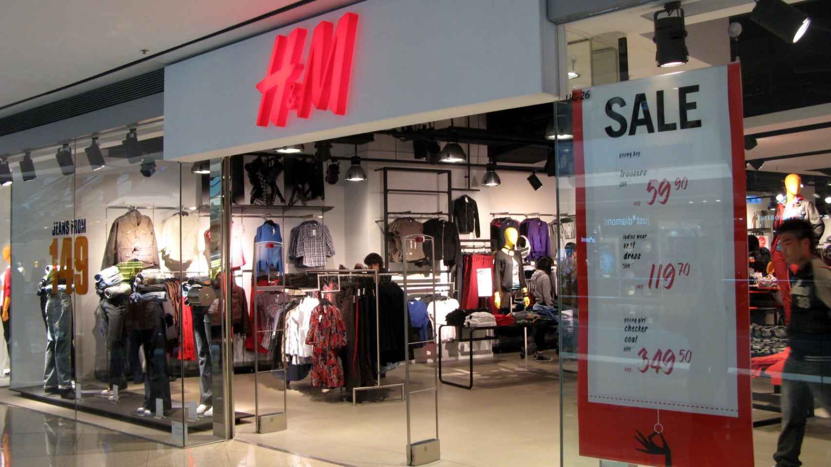 Acceso a uno de los establecimientos de moda de H&M.