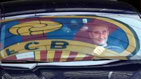 La entrañable sonrisa de Valverde deja la foto del día en su despedida del Barça / EFE - Alejandro García