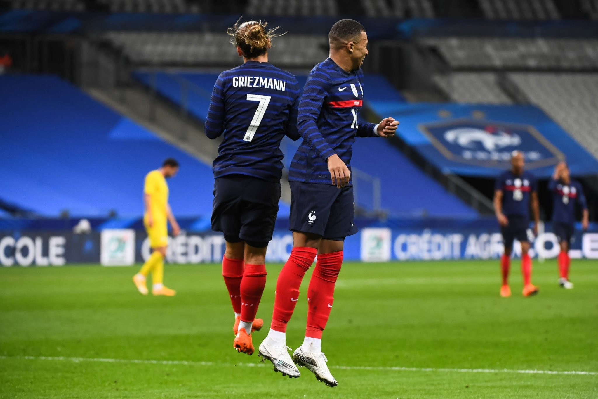 Griezmann celebrando un gol con Mbappé / FFF