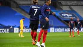 Griezmann celebrando un gol con Mbappé / FFF