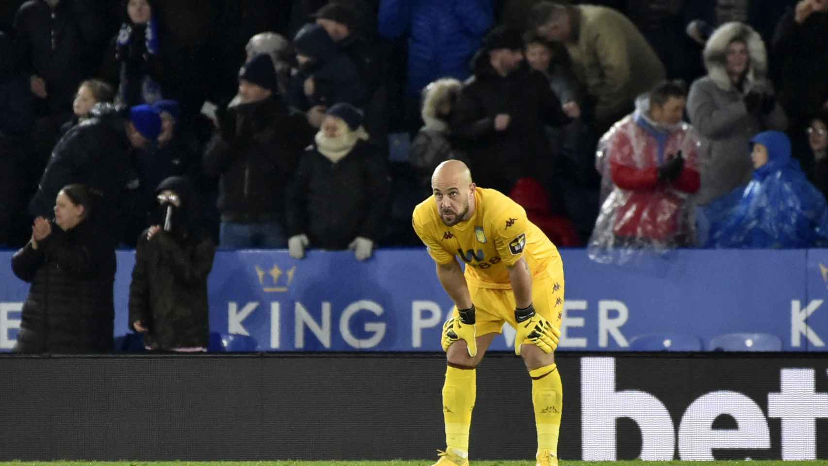 Pepe Reina en un partido con el Aston Villa / EFE