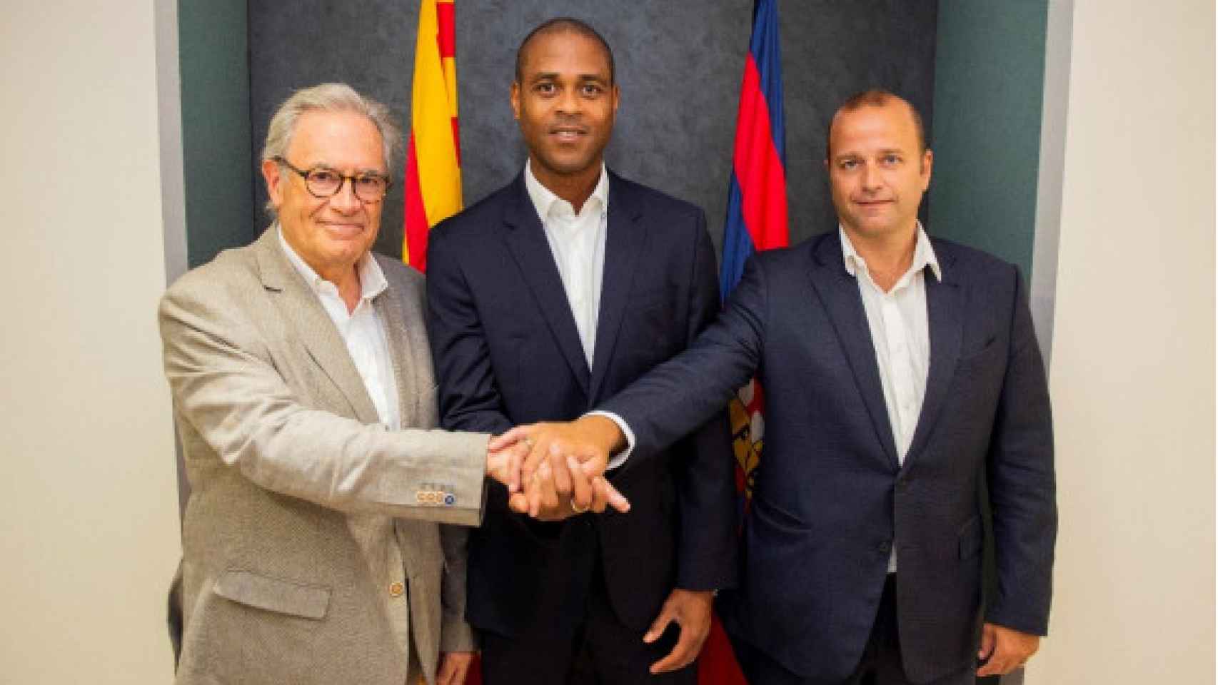 Patrick Kluivert con Elías y Vilajoana / FC Barcelona