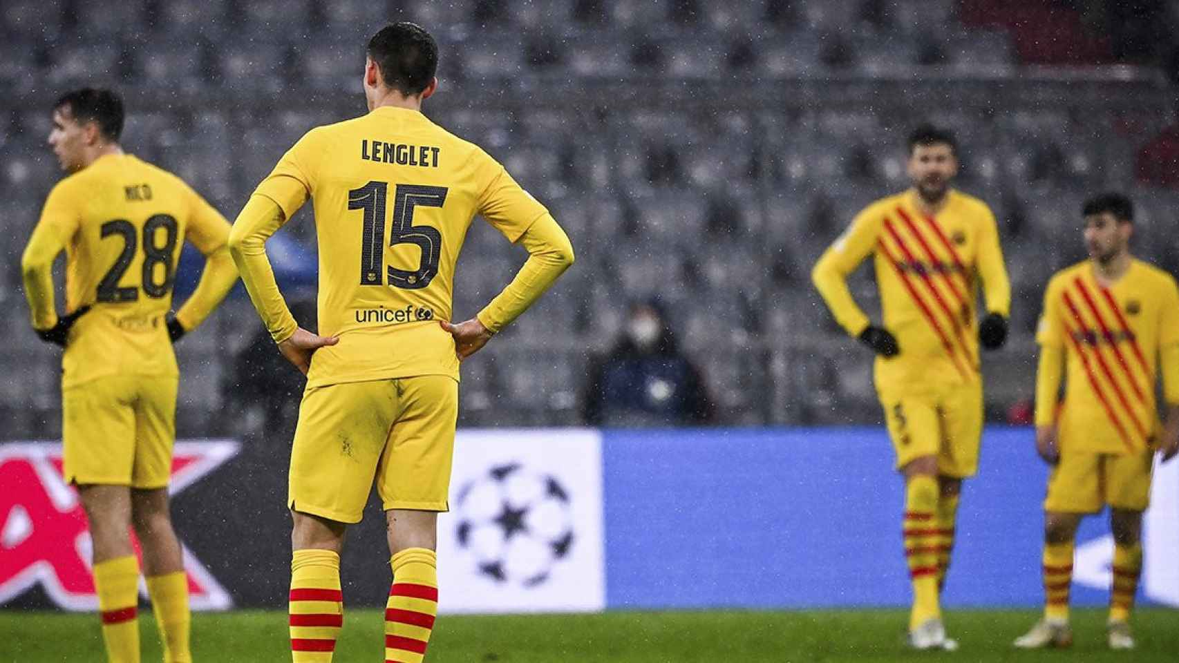 La frustración de los jugadores del Barça tras caer en Múnich / EFE