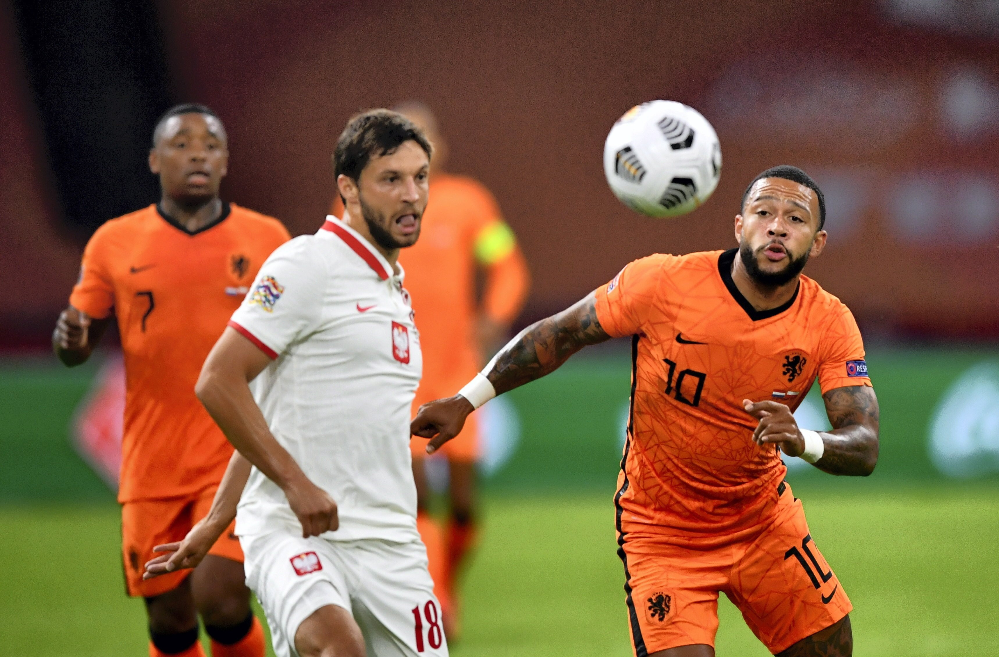 Memphis Depay jugando con la selección holandesa / EFE