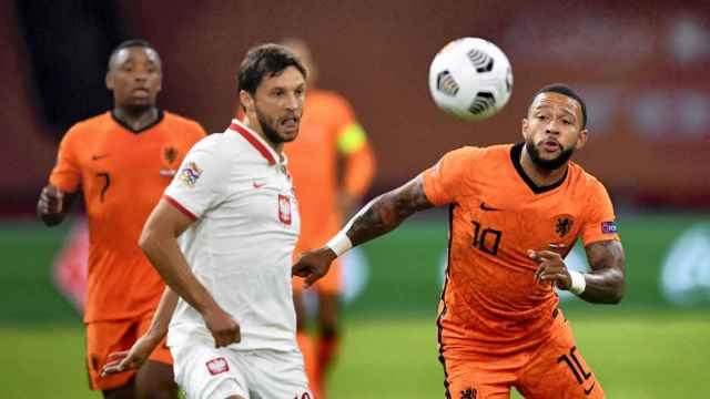 Memphis Depay jugando con la selección holandesa / EFE