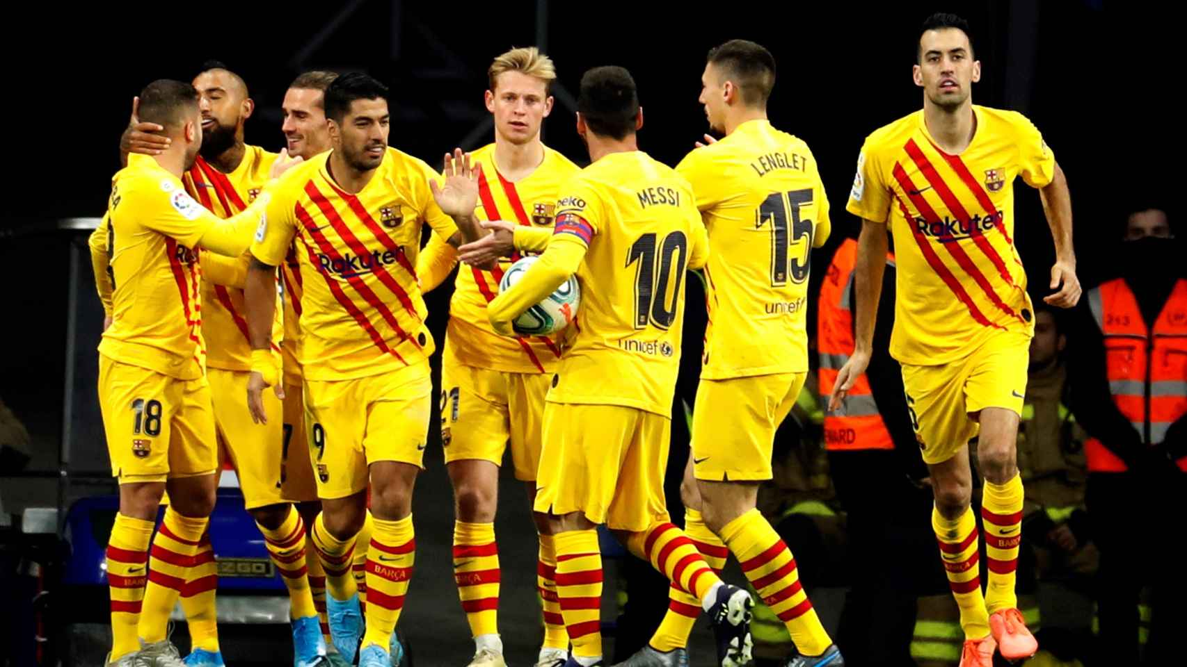 Los jugadores del Barça celebrando el gol de Luis Suárez contra el Espanyol / EFE