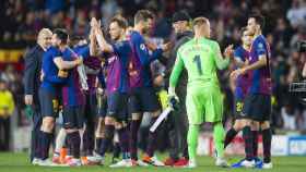 El Barça agradeciendo el apoyo de la afición del Camp Nou / EFE