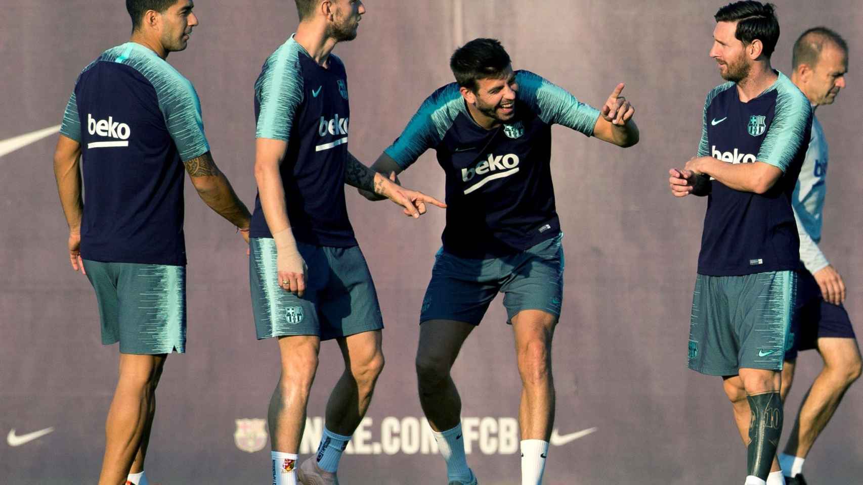 Varios jugadores durante un entrenamiento del Barça / EFE