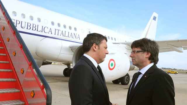 Carles Puigdemont recibio al primer ministro italiano, Matteo Renzi, en Reus con motivo del accidente de autocar de marzo pasado.