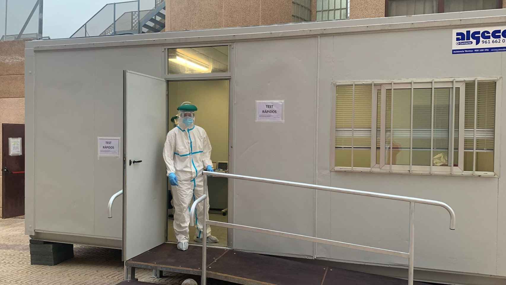 Módulo portátil instalado en 2021 en el Centro de Salud Clot de Joan para pruebas rápidas de detección de la COVID-19 / EP