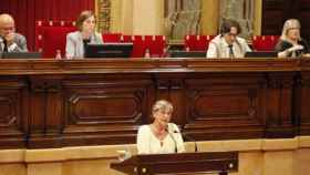 Rosa Cañadell presenta la ILP sobre la reforma educativa en el Parlament.