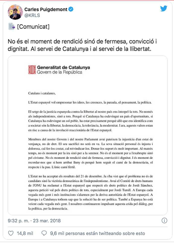 Puigdemont, utilizando los símbolos de la Generalitat cuando ya estaba fugado de la justicia en 2018