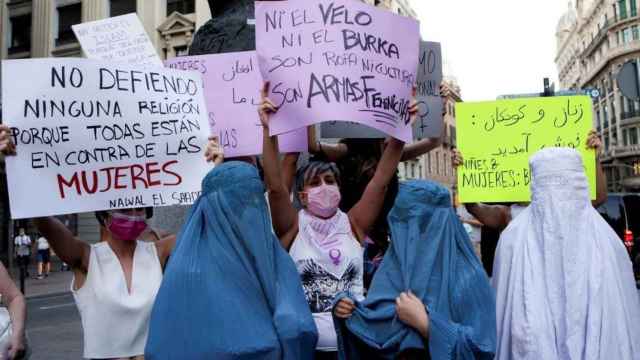 Afganas residentes en Barcelona reclaman una respuesta internacional urgente para proteger a las mujeres y niñas de Afganistán / Quique García (EFE)