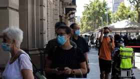 Personas con mascarillas ante la crisis del Covid en Barcelona EP