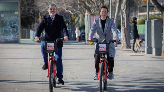 Los tenientes de alcalde Jaume Collboni y Janet Sanz montados en Bicing / EP