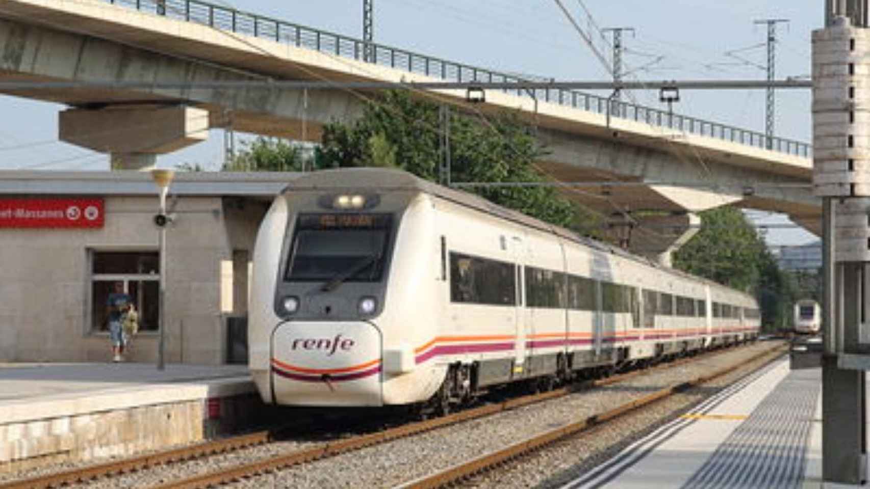 Un tren en la estación de Maçanet-Massanes, en Girona