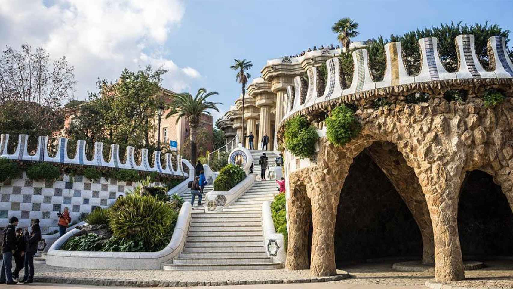 Park Güell, un lugar que se puede descubrir en uno de los 'tours' guiados por Barcelona / PIXABAY