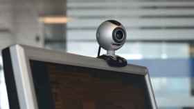 Una webcam en una pantalla de ordenador en referencia al último timo por internet, la 'sextorsión' / CG