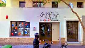 Imagen de la fachada del Barcelona Sports Hostel de Gracia, el de mayor capacidad de la Ciudad Condal / CG