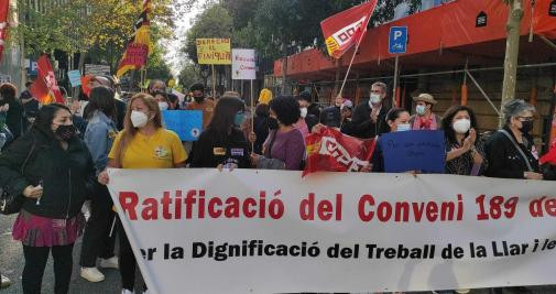 Mujeres migrantes piden protección laboral en Barcelona
