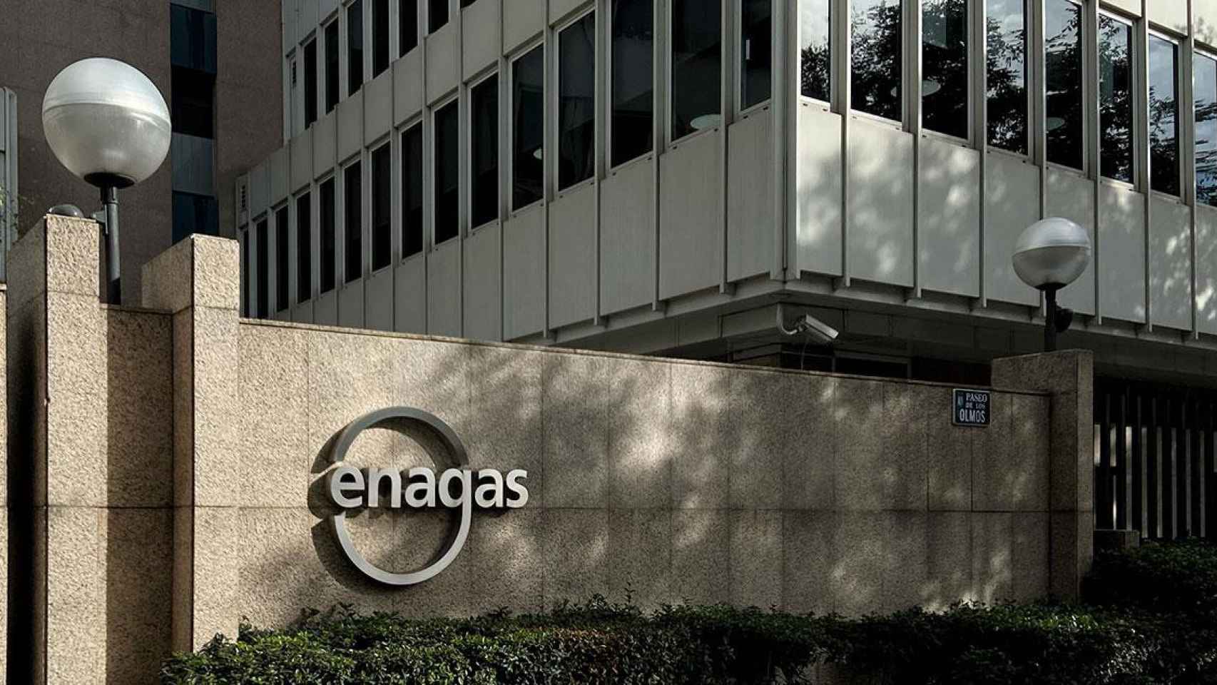 Entrada y fachada de la sede de Enagás en Madrid / EUROPA PRESS