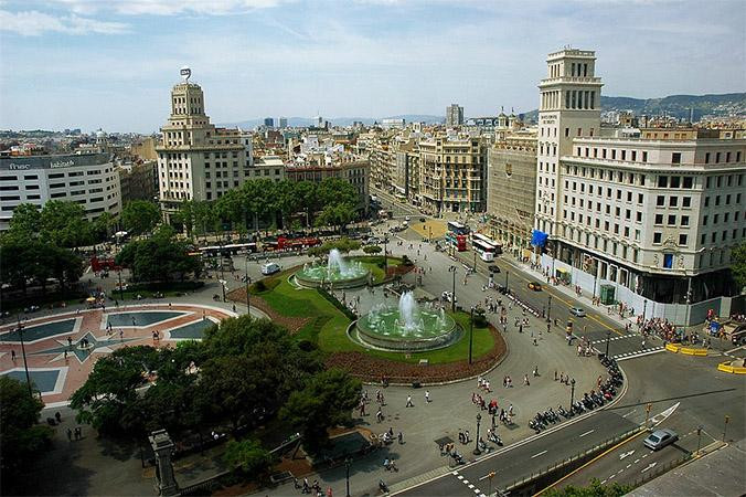 Panorámica de la Plaza Cataluña de Barcelona / G DA - WIKIMEDIA COMMONS