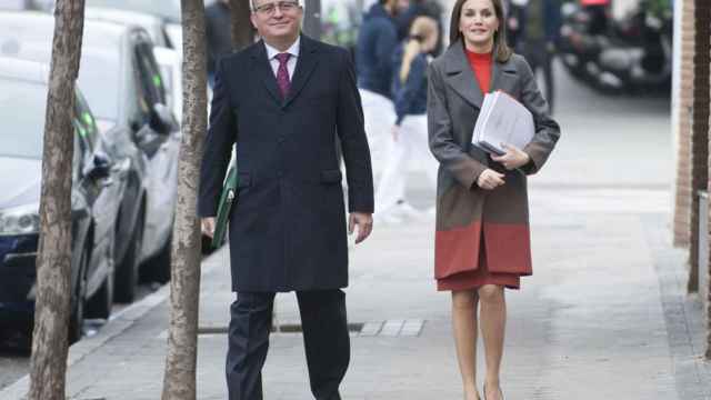 La Reina Letizia, fiel a su estilo 'working girl'