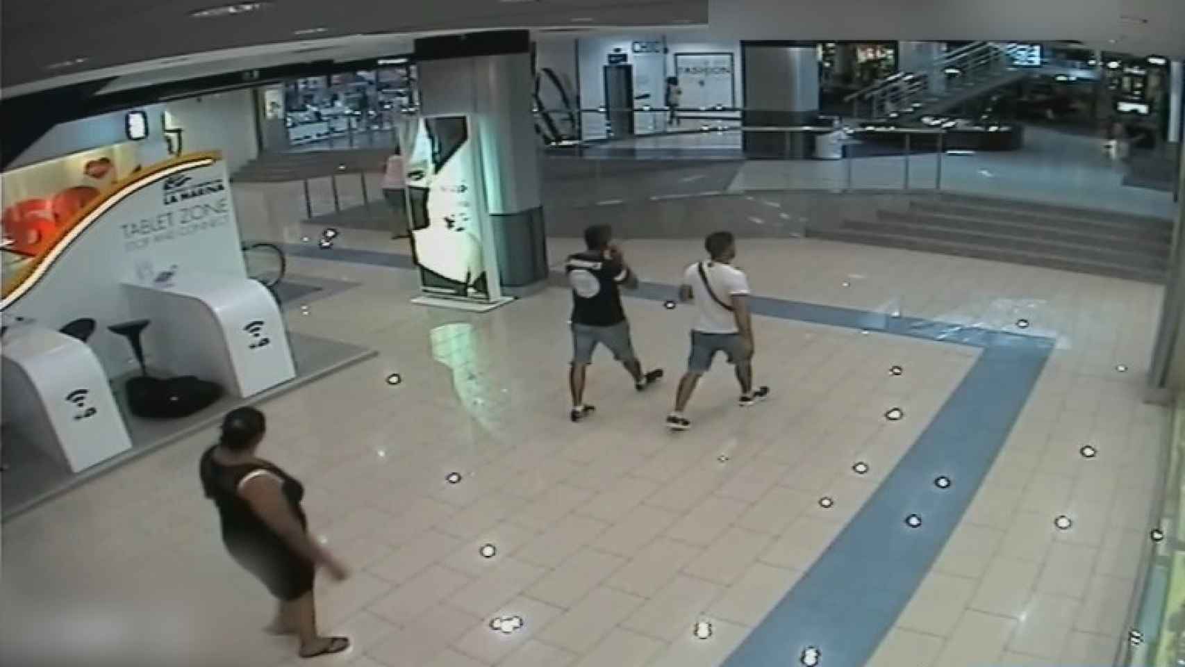 Los tres sospechosos en el centro comercial de Alicante / GUARDIA CIVIL