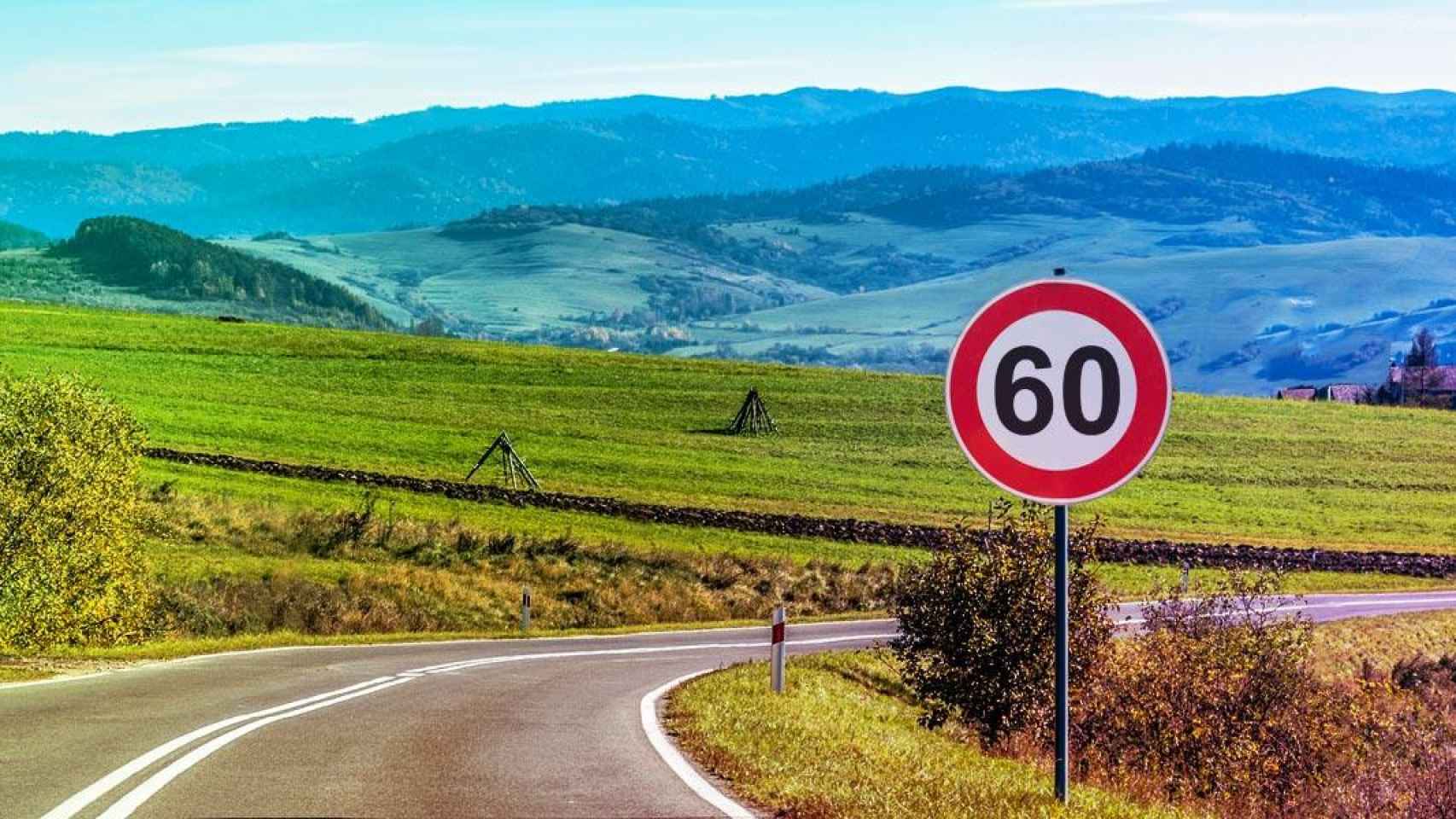 Señal de tráfico circular de prohibición de velocidad máxima a 60 / AGENCIAS