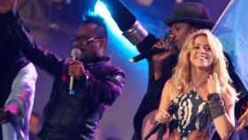 Imagen de Shakira junto a los Black Eyed Peas /BEP