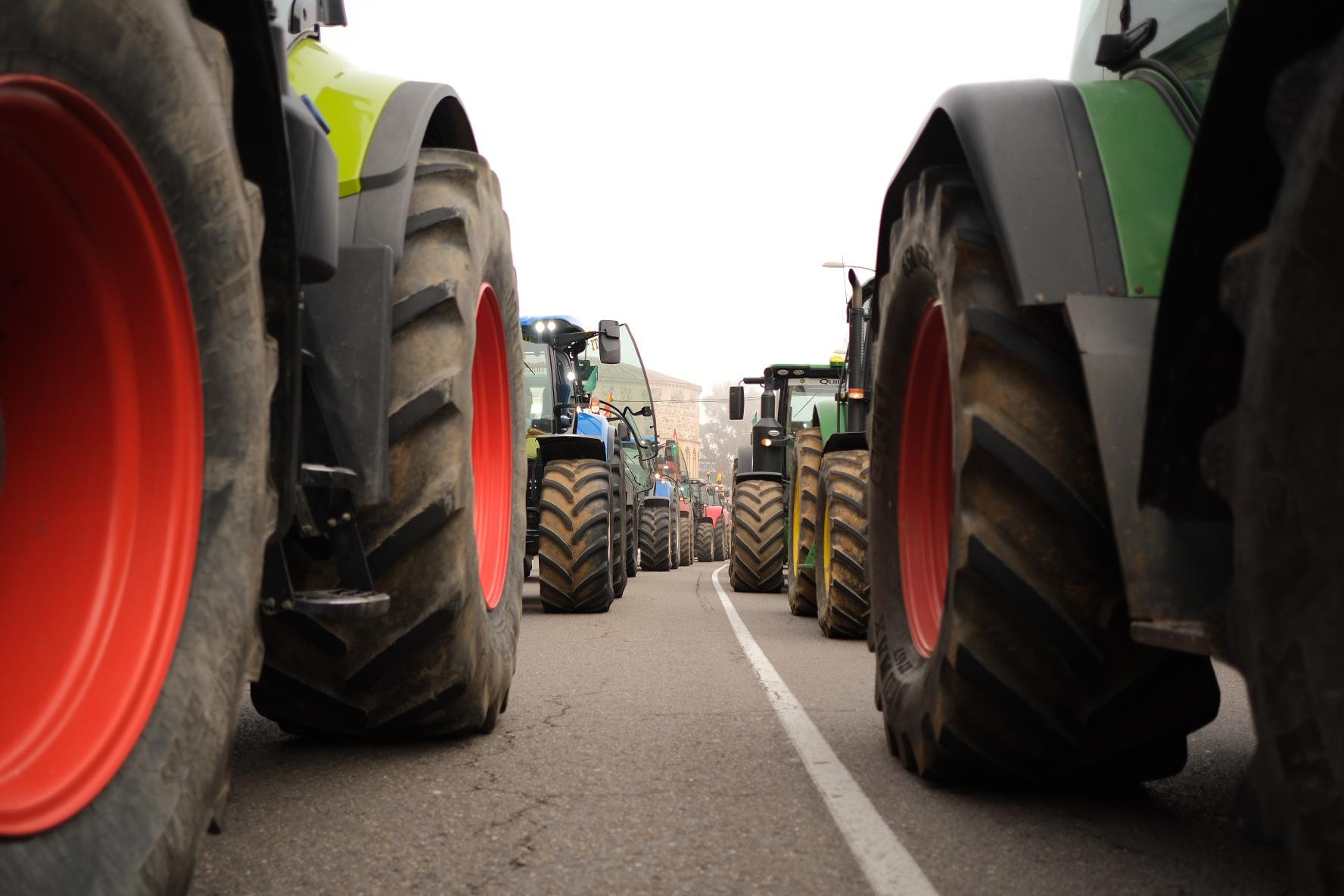 Dos filas de tractores recorrieron las calles de Toledo en otra manifestación de agricultores / EP