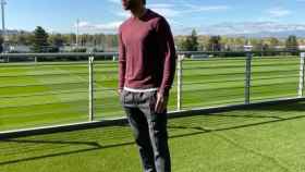 Sergio Ramos con boina en el campo de fútbol