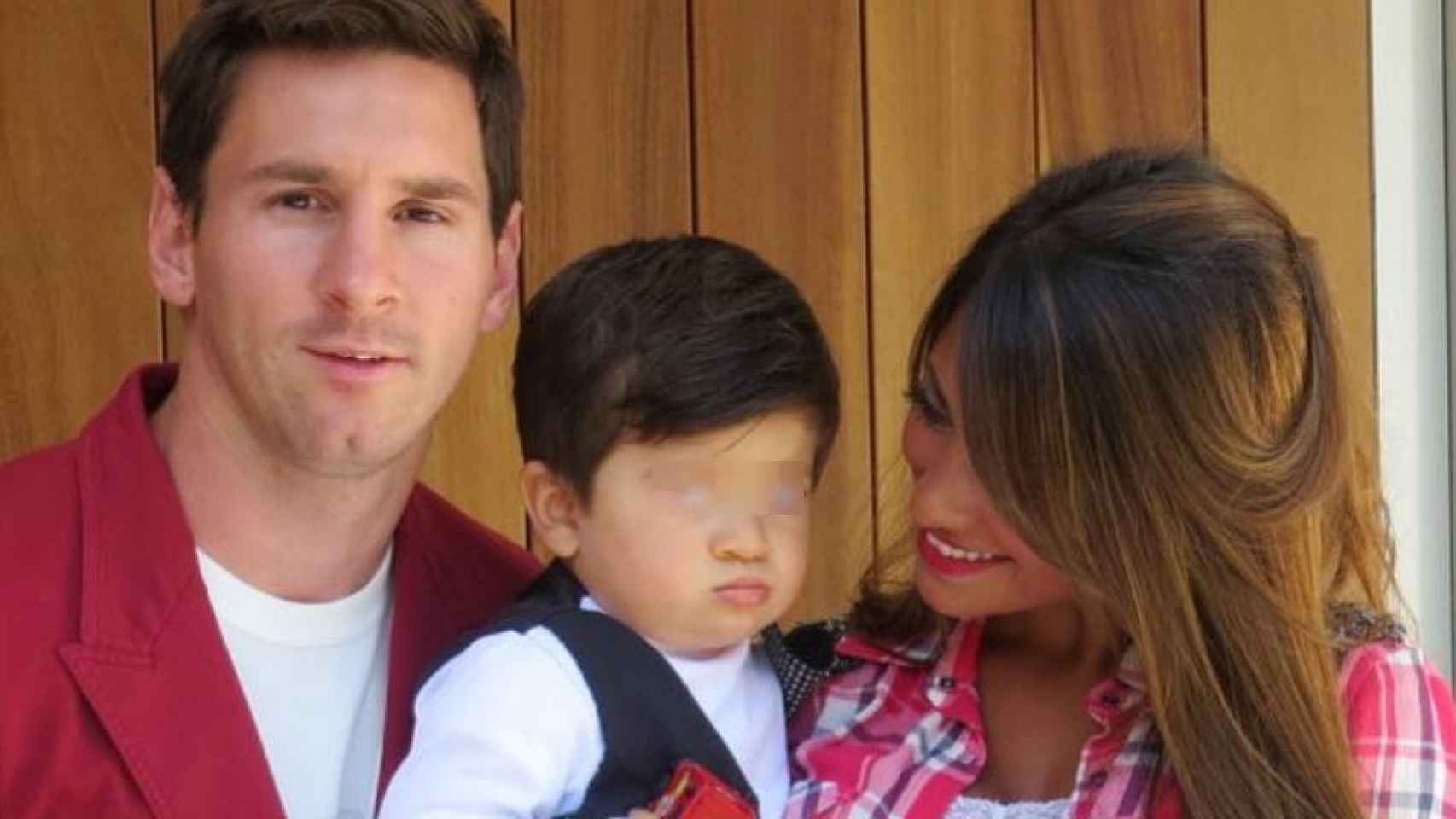 Leo Messi, Antonella Roccuzzo y uno de sus hijos / INSTAGRAM