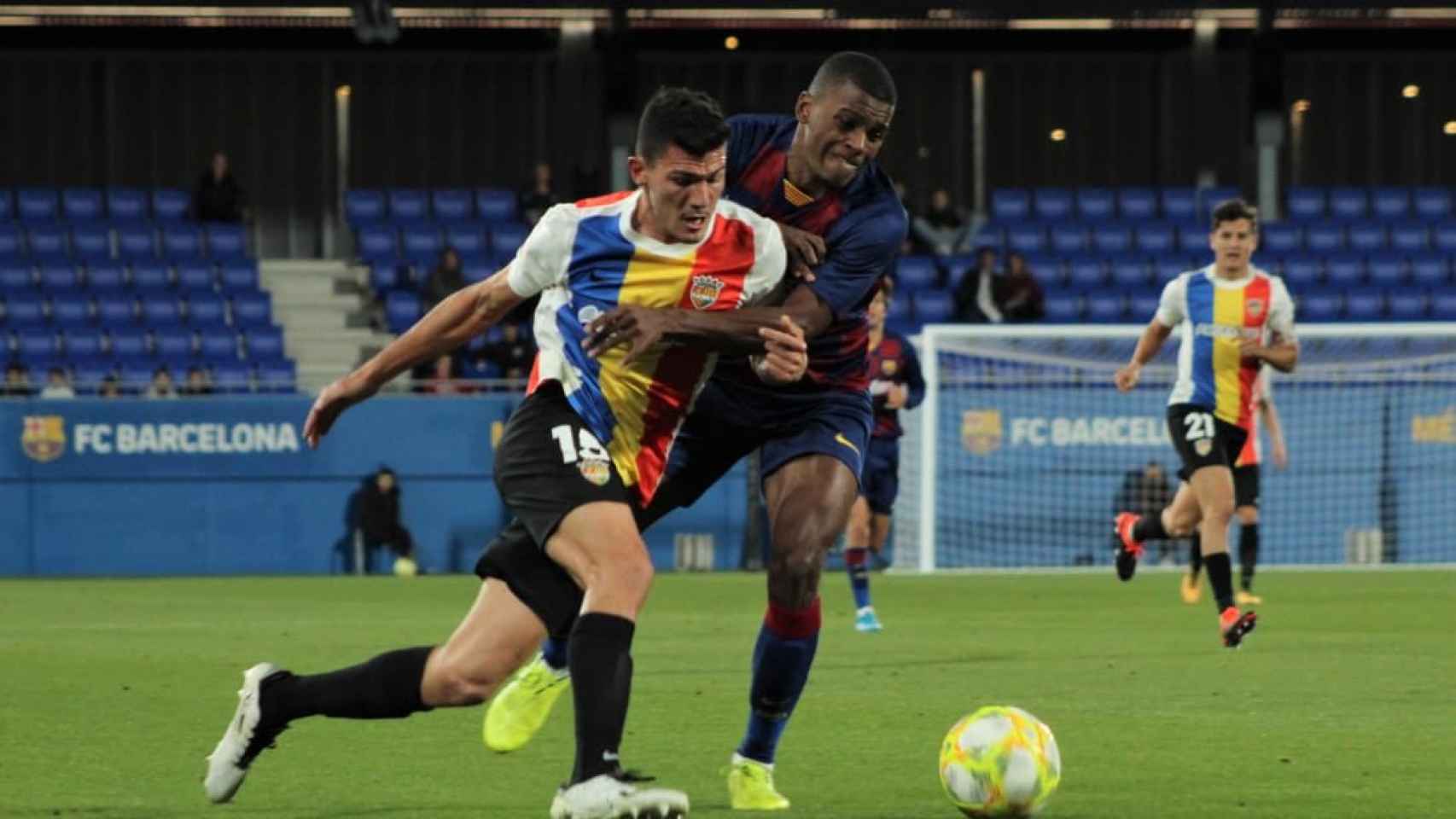 Una acción en el partido entre el Barça B y el Andorra | FC Andorra
