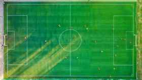 Vista aérea de un campo de fútbol / PEXELS