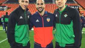 Tello, Montoya y Bartra en un Valencia Betis / EFE