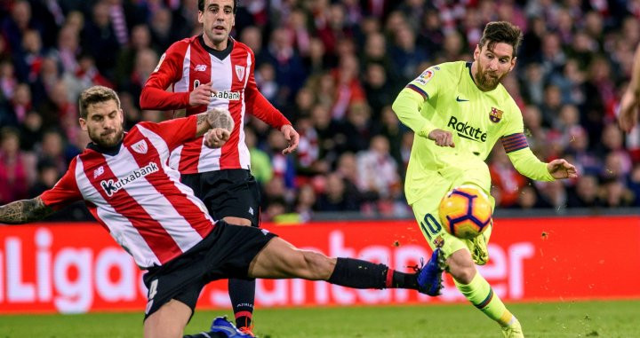 Leo Messi disparando a puerta contra el Athletic Club / EFE
