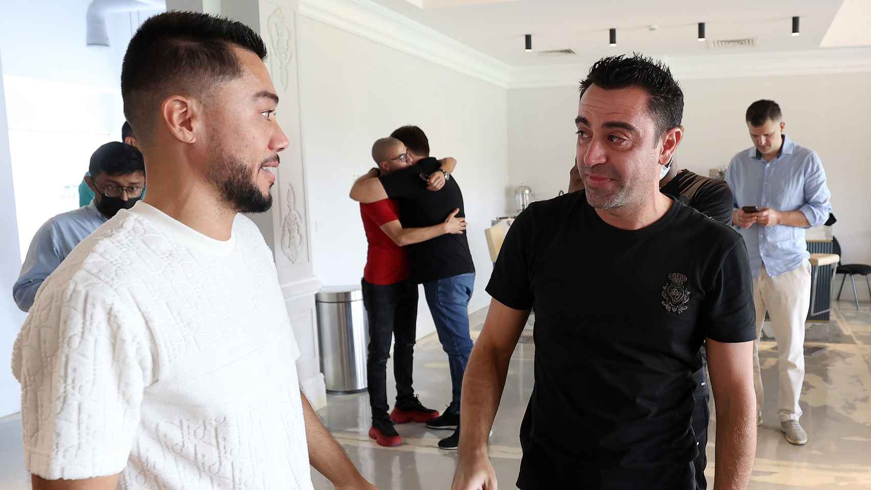 Xavi Hernández, nuvo entrenador del Barça, llora en su despedida del Al-Sadd / AL-SADD