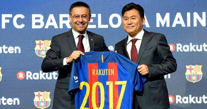 El fundador, presidente y director ejecutivo de Rakuten, Horishi Mikitani (d), junto al presidente del Barça, Josep Maria Bartomeu, en una de las firmas de patrocinio del equipo / EFE
