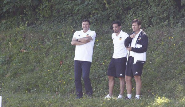 Alemany y Alexanko mirando un entrenamiento del Valencia / Redes