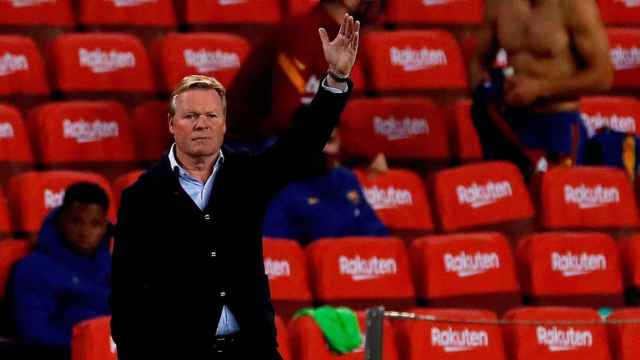 Koeman en el Barça - Sevilla / EFE