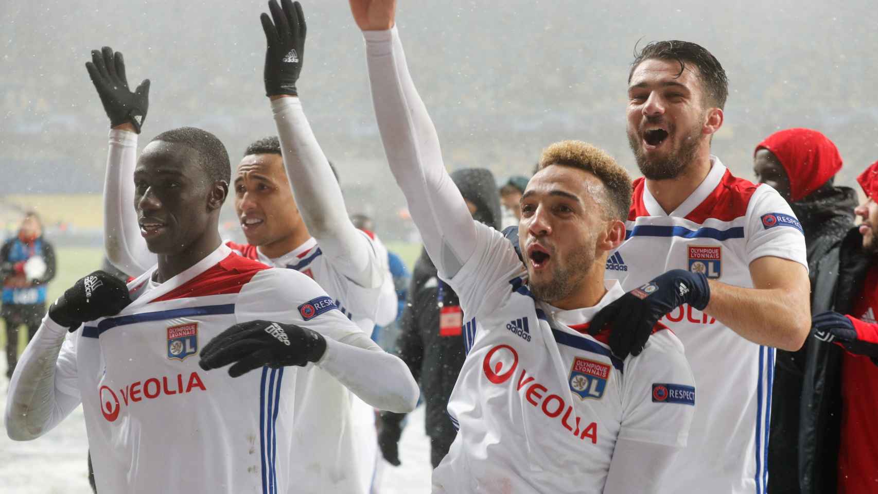 Los jugadores del Olympique de Lyon celebrando su clasificación en Champions League / EFE