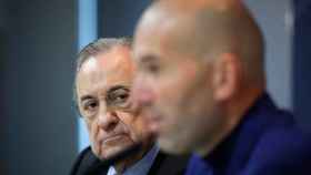 Florentino Pérez y Zinedine Zidane en rueda de prensa / EFE