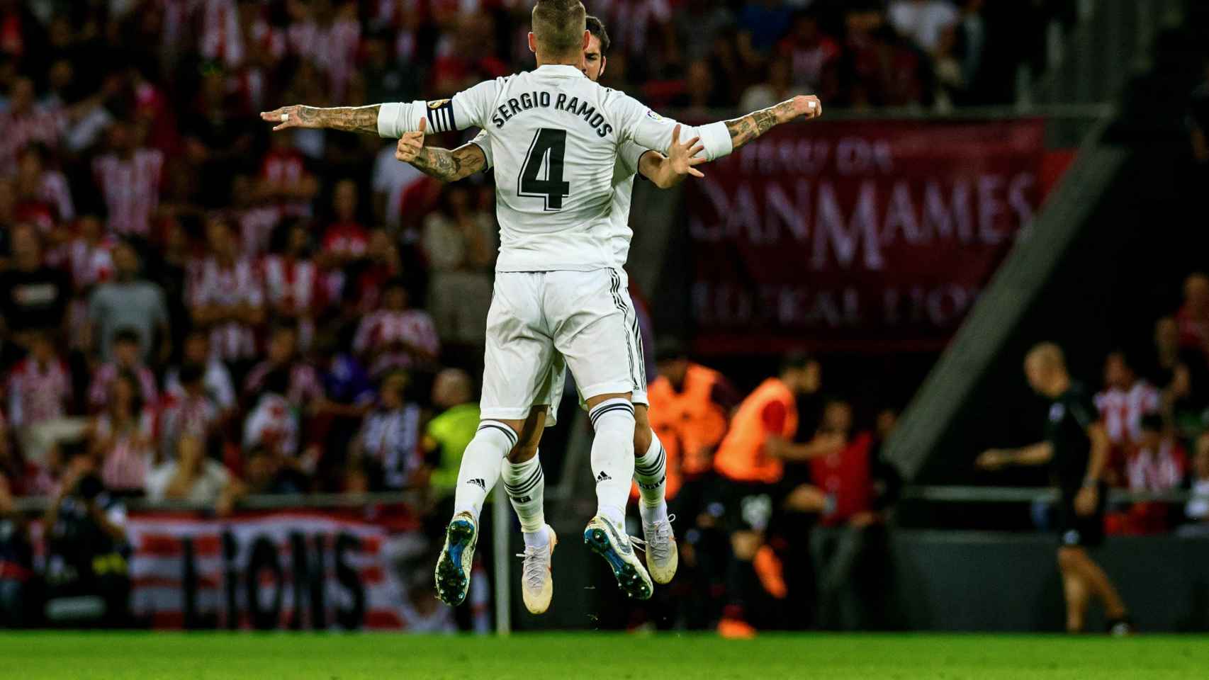 Una foto de Ramos e Isco celebrando un gol del malagueño / EFE