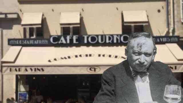 Joseph Roth, con la imagen del café Tournon, en París, la ciudad donde fue feliz / LG