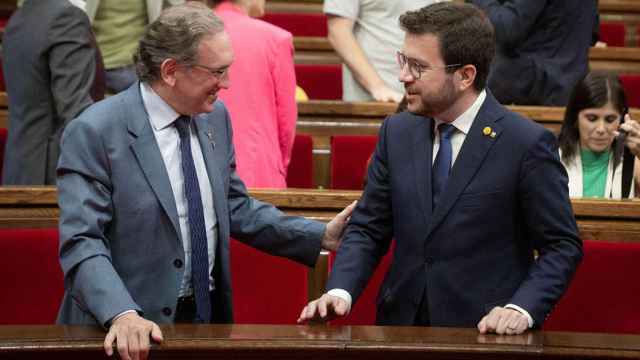 El exconsejero de Economía, Jaume Giró (i), y el presidente Pere Aragonès (d) / EUROPA PRESS