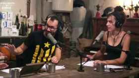 Jair Domínguez, presentando el programa 'El búnquer' de Catalunya Ràdio con una bandera independentista en la camiseta / TWITTER